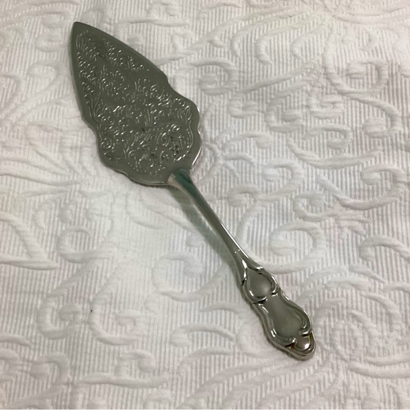 International Silver Plated Wedding Cake 🎂 Server - Picture 2 of 3